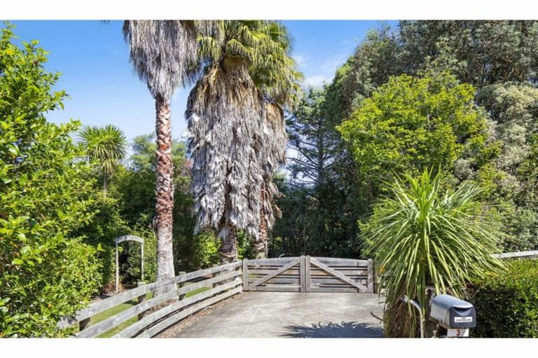 Photo of property in 3 Awhitu Road, Waiuku, 2683