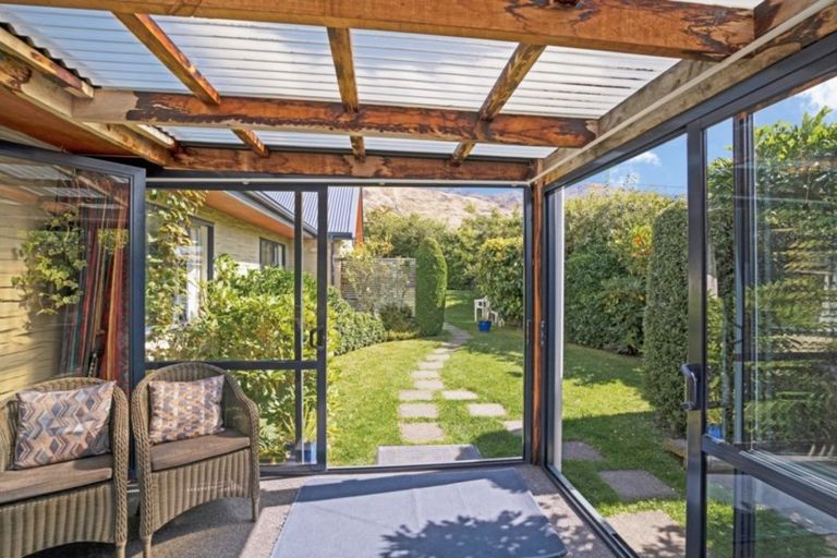 Photo of property in 86 Meadowstone Drive, Wanaka, 9305