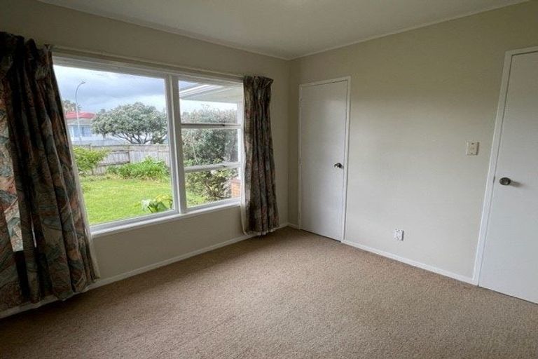 Photo of property in 4 Cromdale Avenue, Highland Park, Auckland, 2010