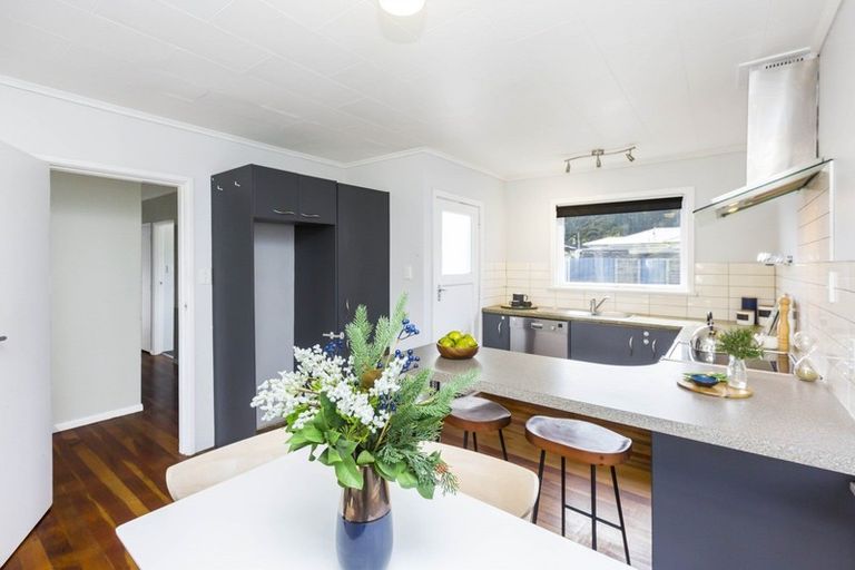 Photo of property in 10 Roberts Street, Wainuiomata, Lower Hutt, 5014