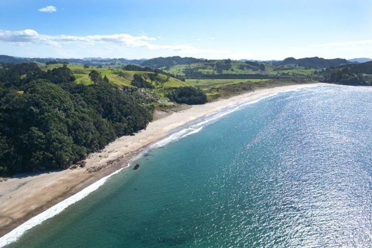 Photo of property in 69 Pye Place, Hot Water Beach, Whitianga, 3591
