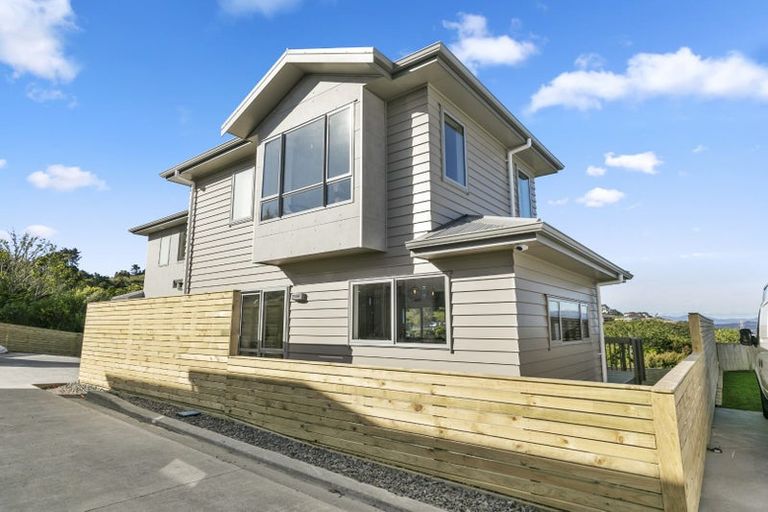Photo of property in 4 Poto Road, Normandale, Lower Hutt, 5010