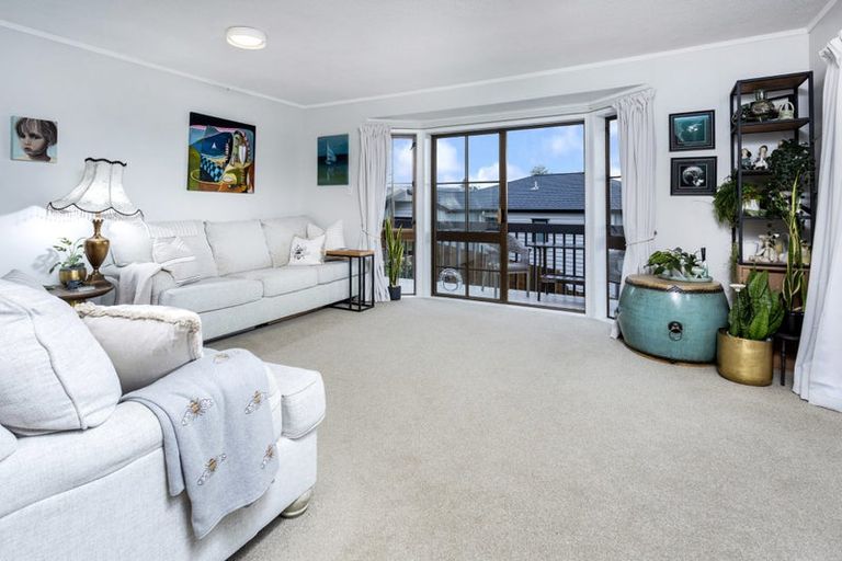 Photo of property in 2/5 Serrata Place, Browns Bay, Auckland, 0630