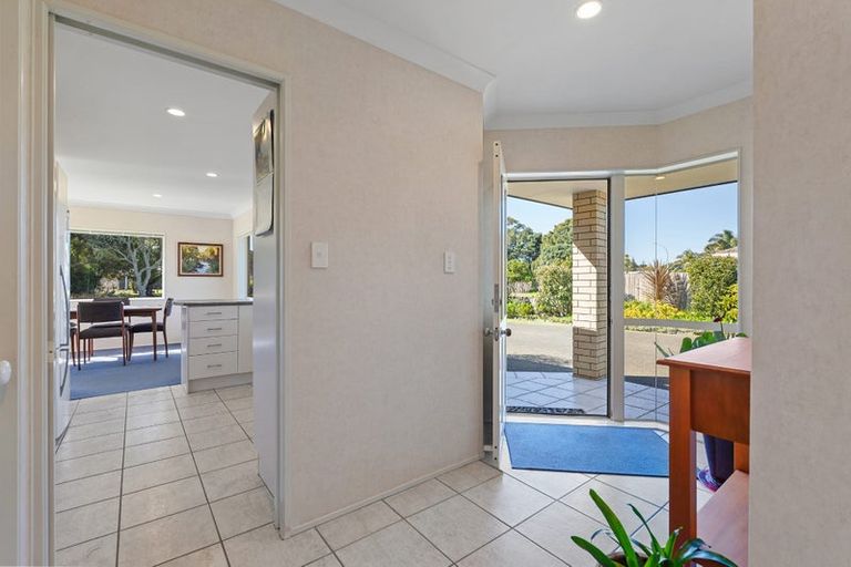 Photo of property in 40 Settlers Grove, Orewa, 0931