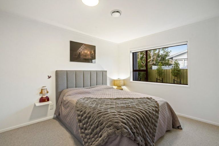Photo of property in 12 Tui Street, Point Chevalier, Auckland, 1022