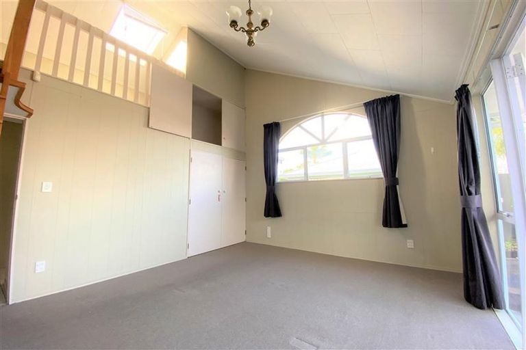 Photo of property in 2/127 Swanson Road, Henderson, Auckland, 0610