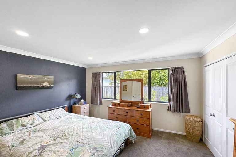 Photo of property in 25 Sun Valley Grove, Wainuiomata, Lower Hutt, 5014