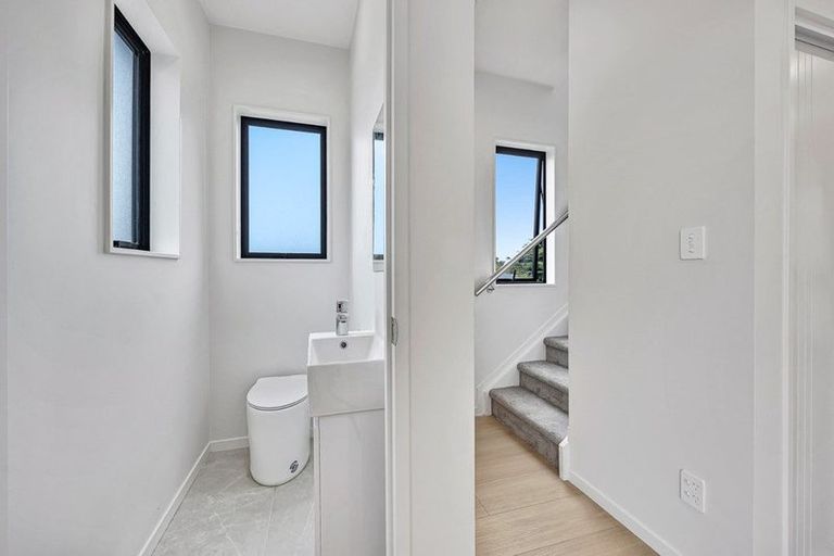 Photo of property in 4/163 Edmonton Road, Te Atatu South, Auckland, 0610