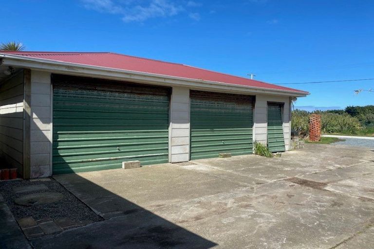 Photo of property in 100 Oki Street, Oreti Beach, Invercargill, 9879