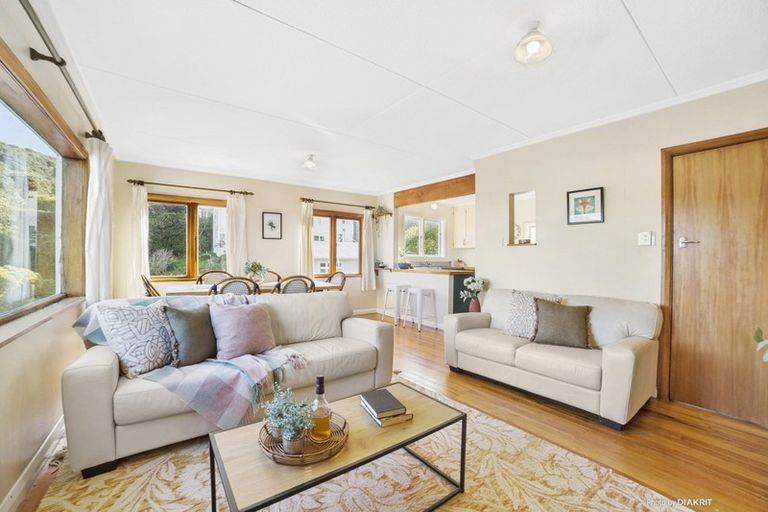 Photo of property in 11 Oku Street, Island Bay, Wellington, 6023