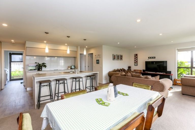 Photo of property in 14 Te Arakete Place, Hurworth, New Plymouth, 4310