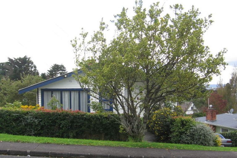 Photo of property in 6 Eastglen Road, Glen Eden, Auckland, 0602