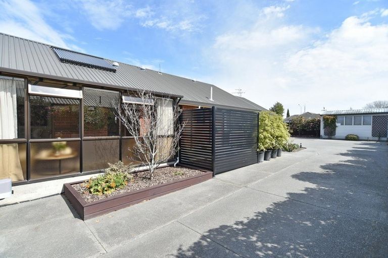 Photo of property in 7 Creese Place, Redwood, Christchurch, 8051