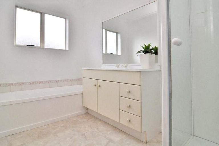 Photo of property in 2/31 Watson Place, Papatoetoe, Auckland, 2025