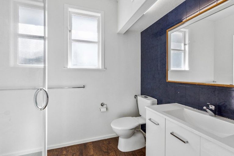 Photo of property in 120 Queen Street West, Levin, 5510