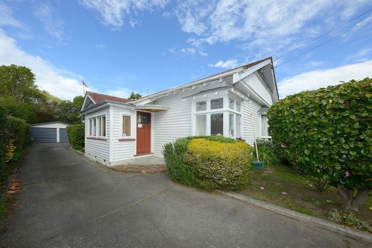 Photo of property in 82 Avonhead Road, Avonhead, Christchurch, 8042