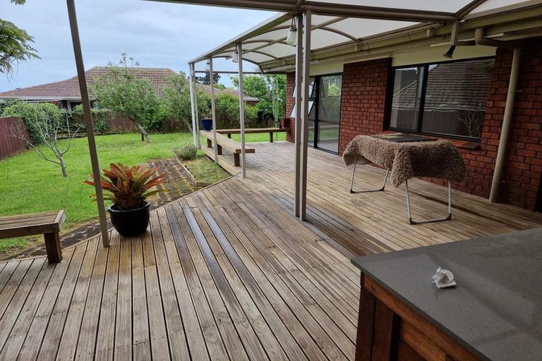 Photo of property in 57 Dalwhinnie Parade, Highland Park, Auckland, 2010