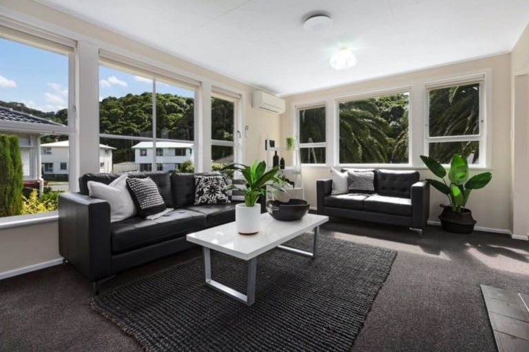 Photo of property in 89 Rangituhi Crescent, Takapuwahia, Porirua, 5022