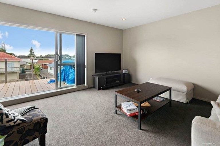 Photo of property in 204/252 Centreway Road, Orewa, 0931