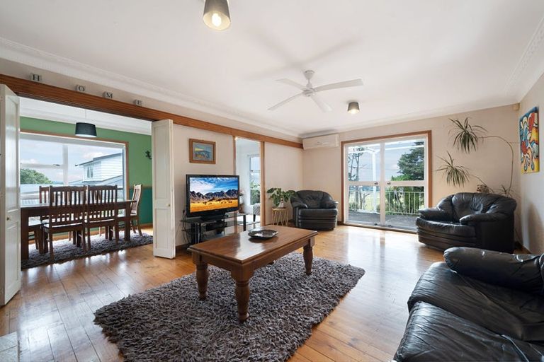 Photo of property in 12 Trig Road, West Harbour, Auckland, 0618