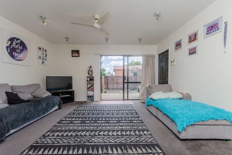 Photo of property in 2/22 Cosgrave Road, Papakura, 2110