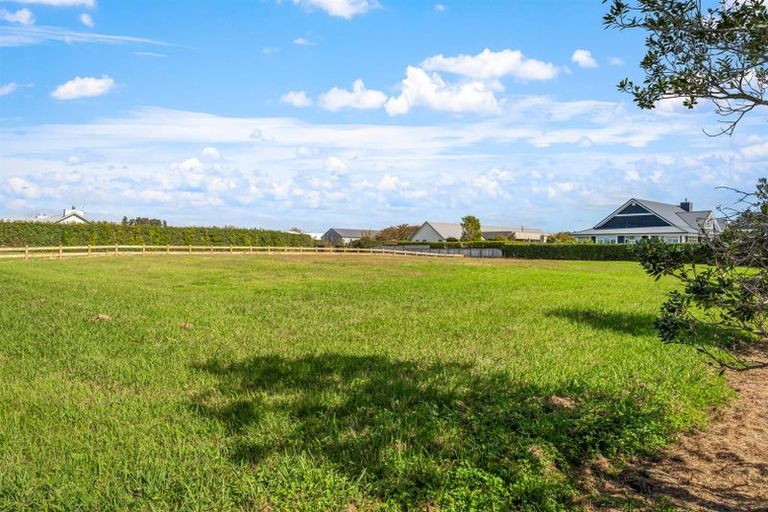 Photo of property in 19 Sandpiper Avenue, Point Wells, 0986