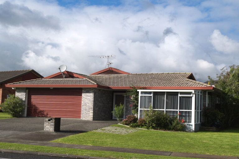 Photo of property in 44 Golfland Drive, Golflands, Auckland, 2013