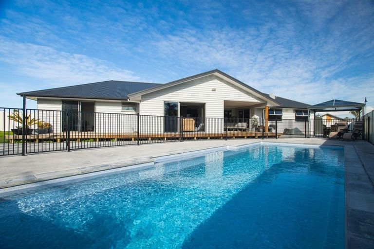 Photo of property in 15 Sterling Park, Lytton West, Gisborne, 4010