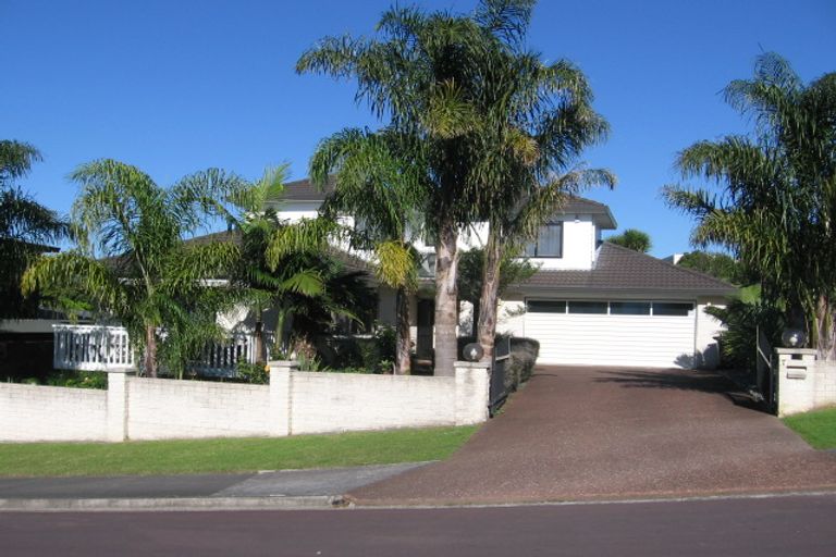 Photo of property in 7 Oakpark Place, West Harbour, Auckland, 0618
