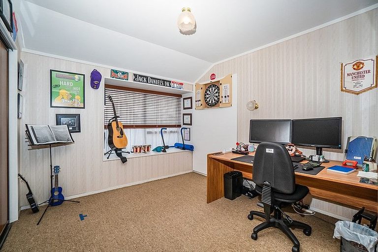 Photo of property in 24 Tiverton Crescent, Whalers Gate, New Plymouth, 4310