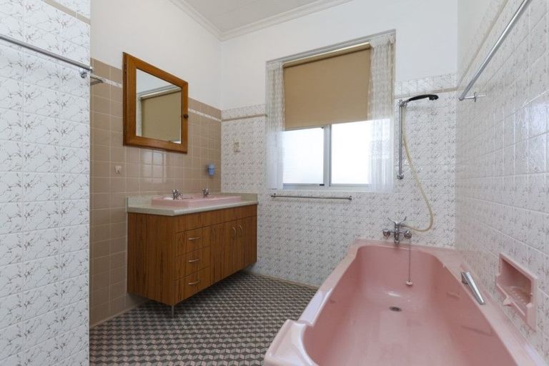 Photo of property in 15 Anglesey Place, Awapuni, Palmerston North, 4412