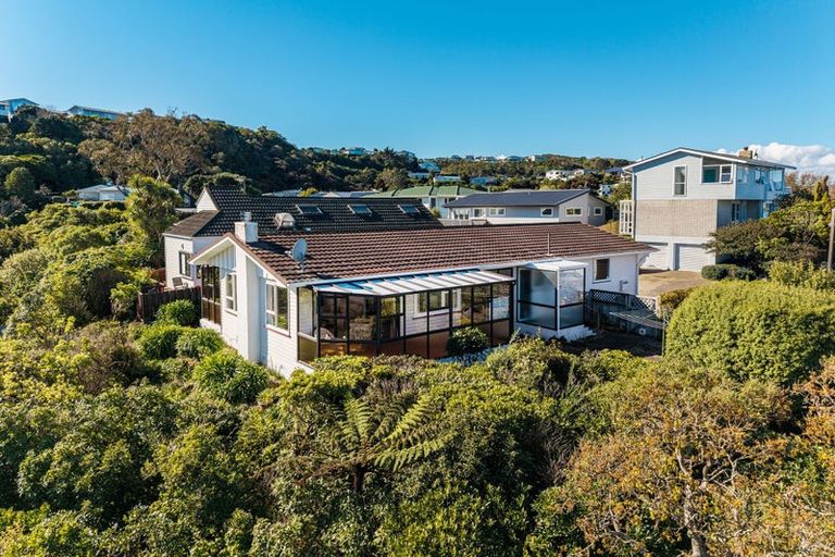 Photo of property in 22 Bushey Way, Maungaraki, Lower Hutt, 5010