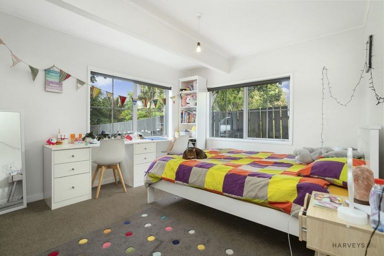 Photo of property in 8 Kauri Point Road, Laingholm, Auckland, 0604