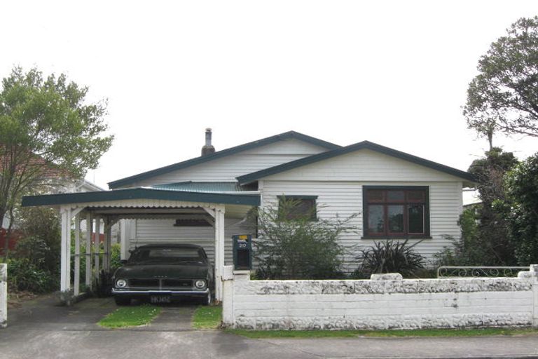 Photo of property in 20 Walsh Road, Westown, New Plymouth, 4310