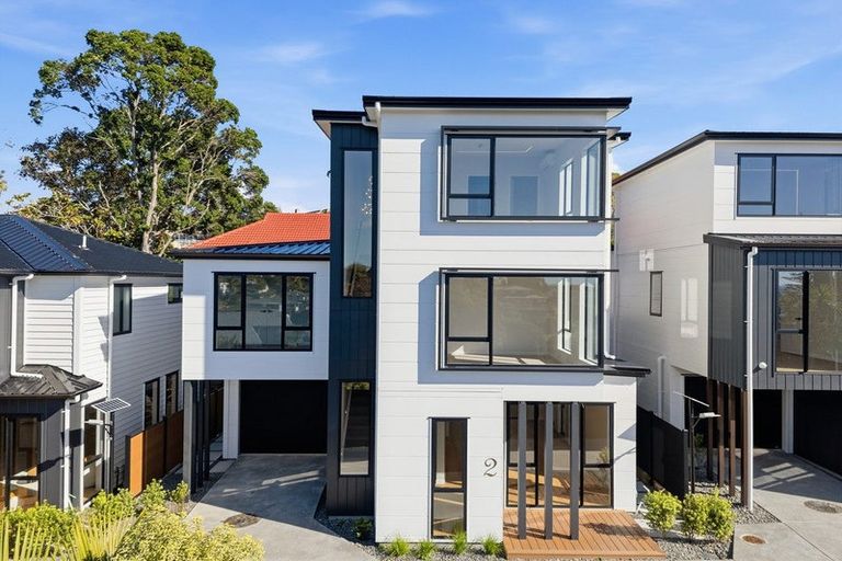 Photo of property in 2/8 Park Rise, Campbells Bay, Auckland, 0630