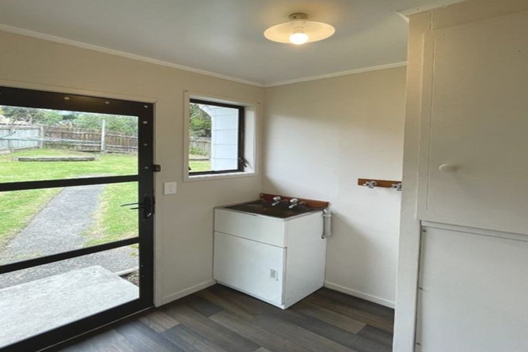 Photo of property in 25 Virgo Place, Glen Eden, Auckland, 0602