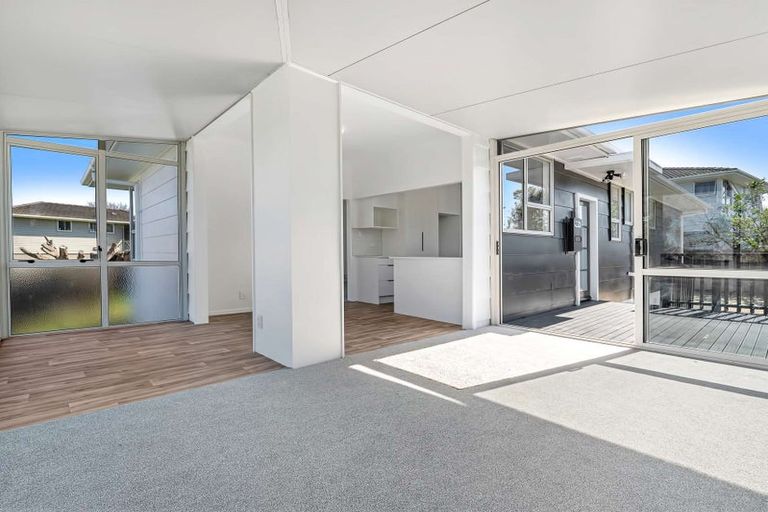 Photo of property in 24 Leaver Place, Weymouth, Auckland, 2103