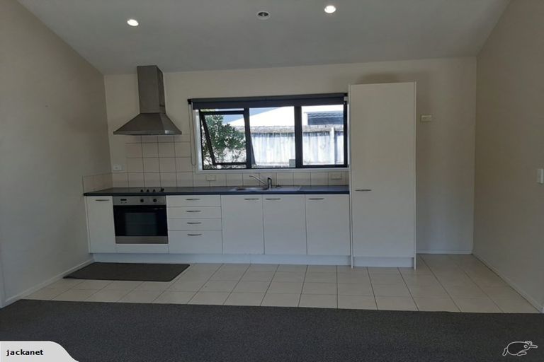 Photo of property in 28a Kamara Road, Glen Eden, Auckland, 0602