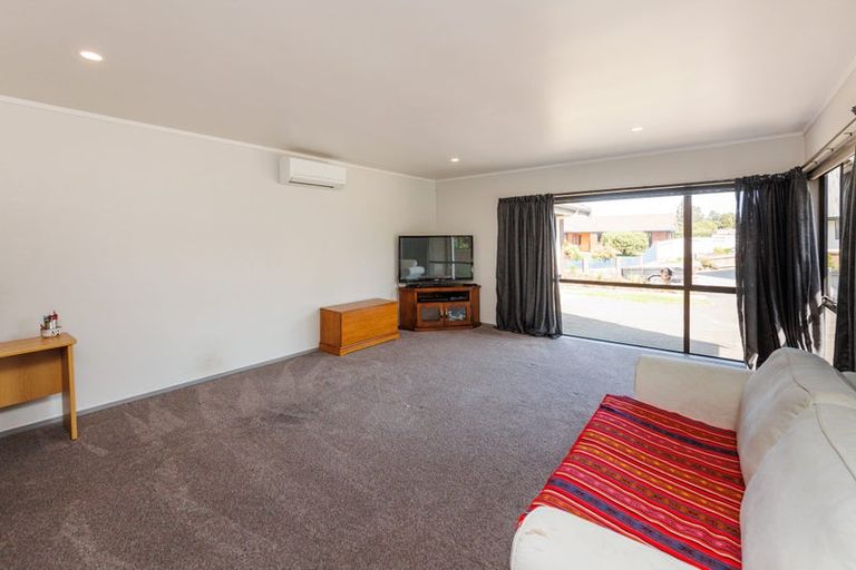 Photo of property in 15 Ashburn Lane, Awapuni, Palmerston North, 4412
