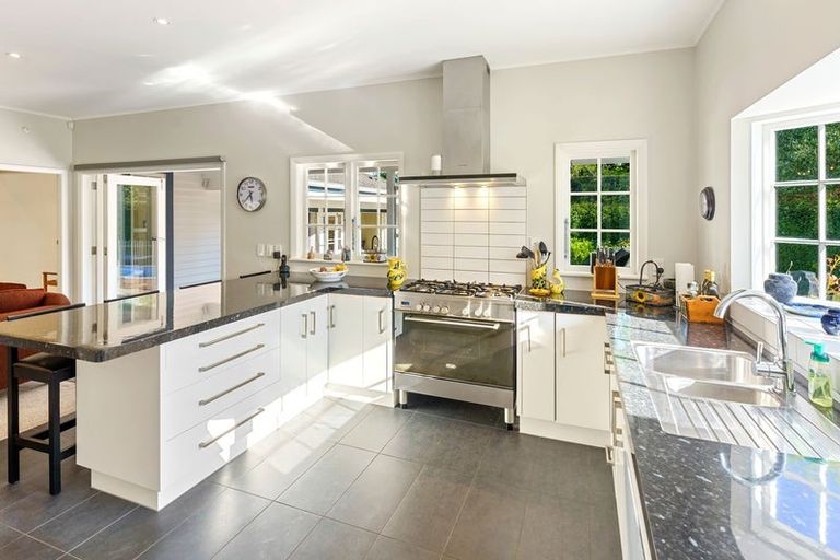 Photo of property in 430 Te Moana Road, Waikanae, 5036