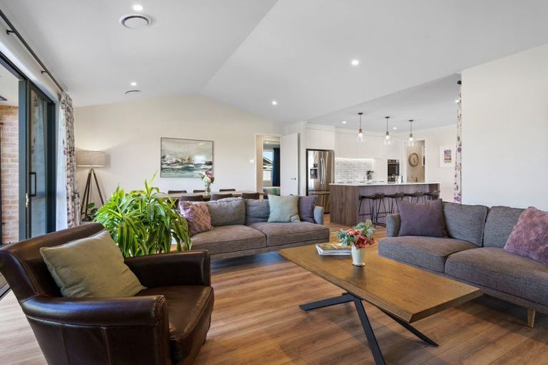 Photo of property in 39 Sunline Drive, Leamington, Cambridge, 3432