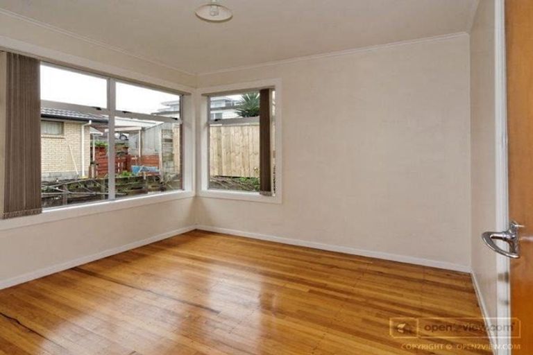 Photo of property in 12c Dawn Place, Te Atatu South, Auckland, 0610