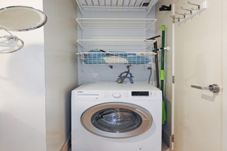 Photo of property in The Docks Apartments, 321/6 Dockside Lane, Auckland Central, Auckland, 1010