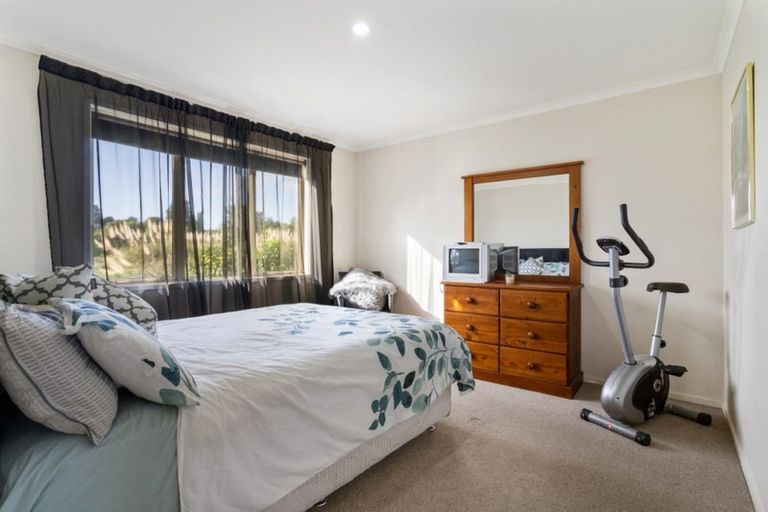 Photo of property in 100 Estuary View, Whangamata, 3620