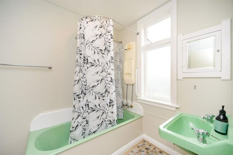 Photo of property in 14 Blackwell Street, Marton, 4710