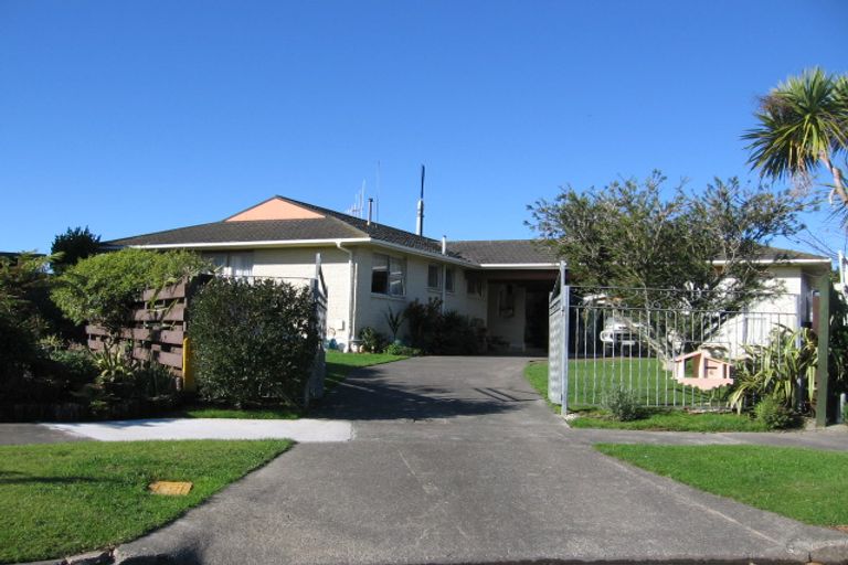 Photo of property in 6 Denver Place, Milson, Palmerston North, 4414