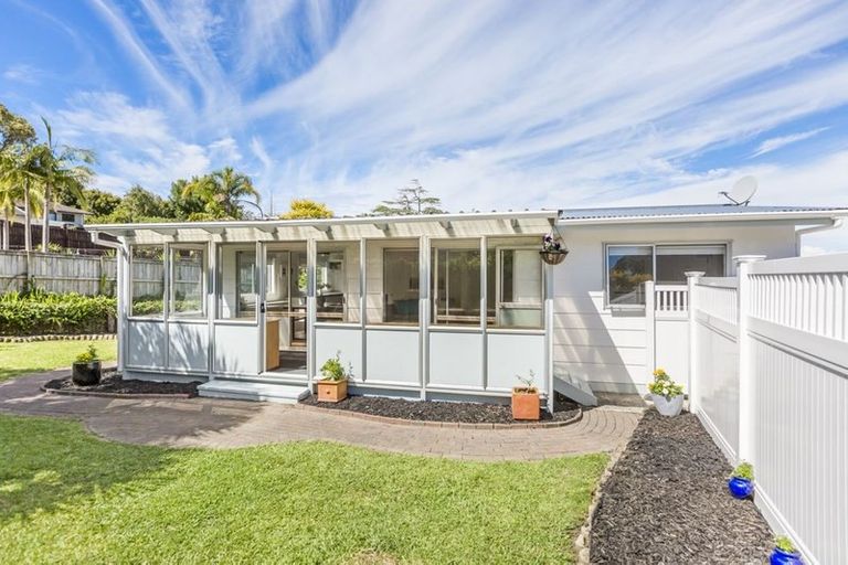 Photo of property in 5b Eagle Place, Red Beach, 0932