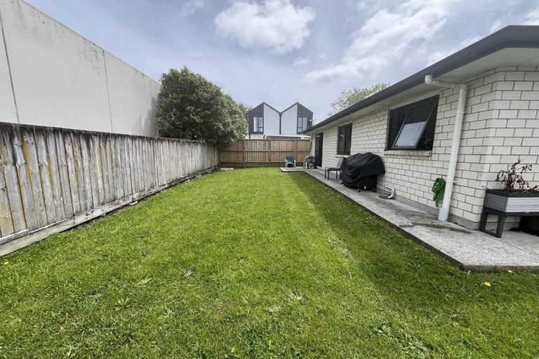 Photo of property in 18a Te Atatu Road, Te Atatu South, Auckland, 0610
