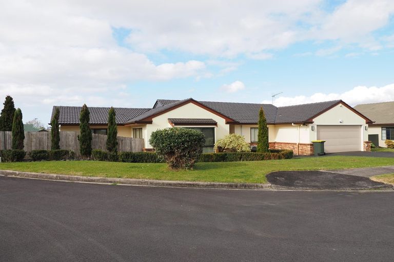 Photo of property in 9 Graven Court, Henderson, Auckland, 0612