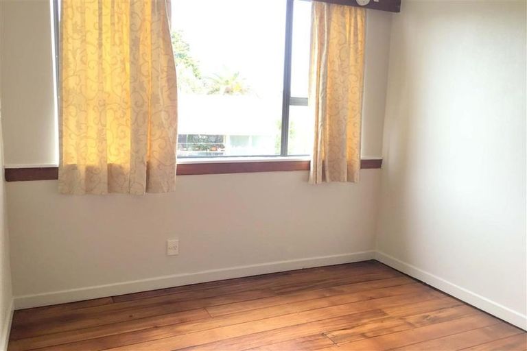 Photo of property in 11 Hutchinson Avenue, New Lynn, Auckland, 0600
